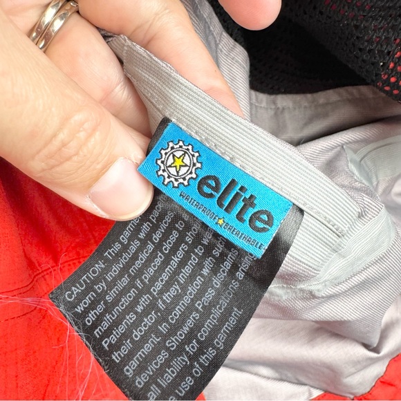 Showers Pass Men's Refuge Jacket Red Size M Outdoor Biking Mountaineering Hiking - Picture 16 of 16